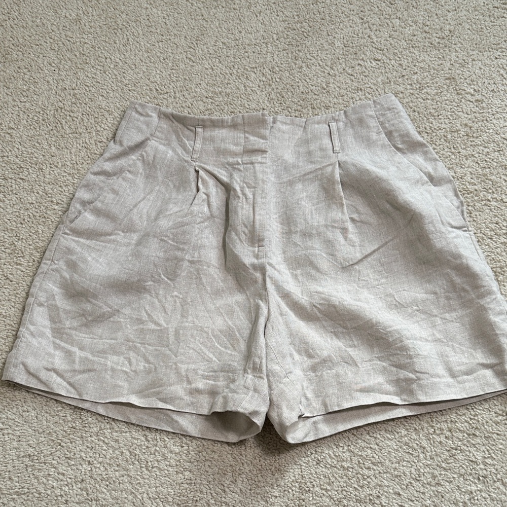 Banana Republic Light Beige Linen Shorts​